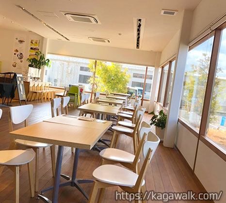 たまご専門店danran(だんらん)は人気店！カフェスペースは明るくて広くて居心地がいい♪