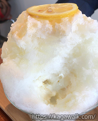 かき氷ひむろの期間限定メニュー仁尾レモンの内部の様子