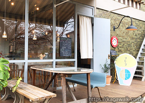 川東クレープ店は、川東菓子店から少し歩いた場所にあります！隠れ家な雰囲気のカフェ