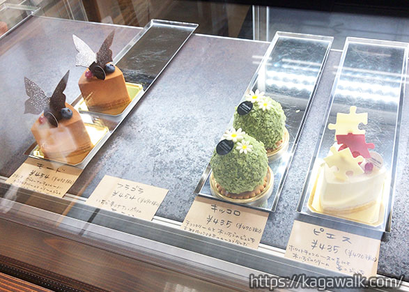 初めて見る見た目の可愛いケーキがずらり！ 手が込んでいるのが一目でわかるものばかり…なのに、お値段は400円台！ めっちゃ高見えするので、満足度が非常に高い！