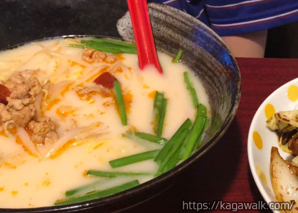 ラーメンセット(台湾豚骨ラーメン+回鍋飯)　700円（夜はプラス100円）