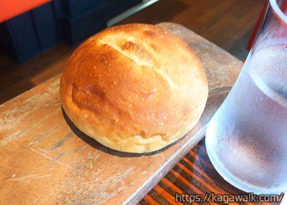 ちなみにパンを選びました。 あつあつで提供してくれます♪大き目サイズですが、中身ふんわりで美味しかったです。